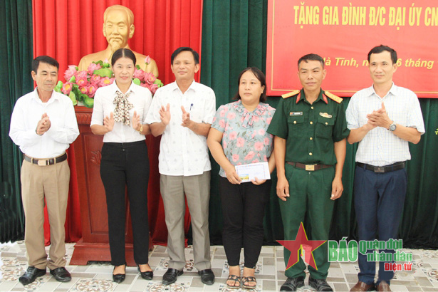 Ấm tình đồng đội trong ngôi nhà mới